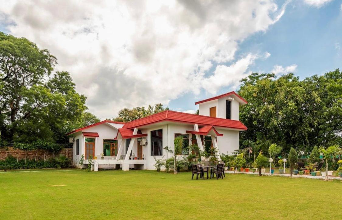 Stone Bridge Villa Гургаон Экстерьер фото